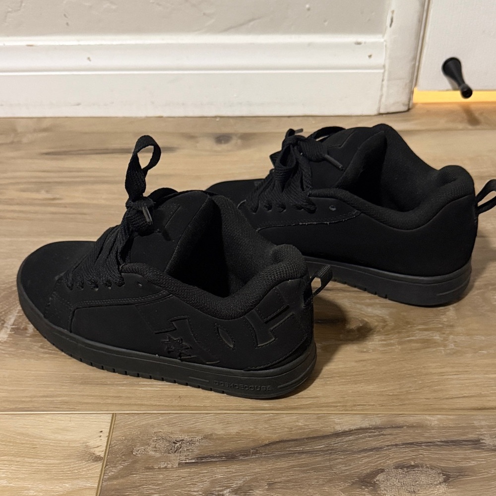 DC Black Kids Sneakers - Picture 3 of 4